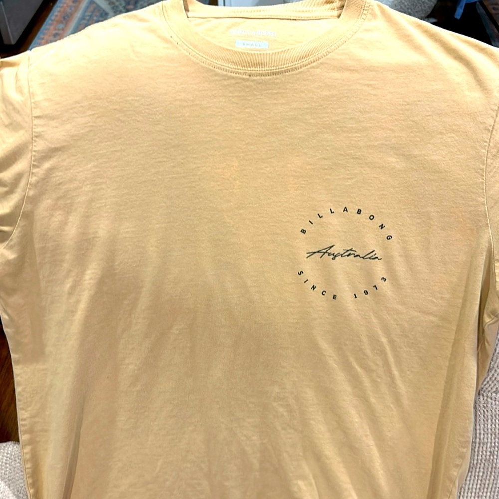 No pelly marks on this t shirt. Direct from Australia